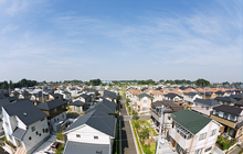 青空と住宅